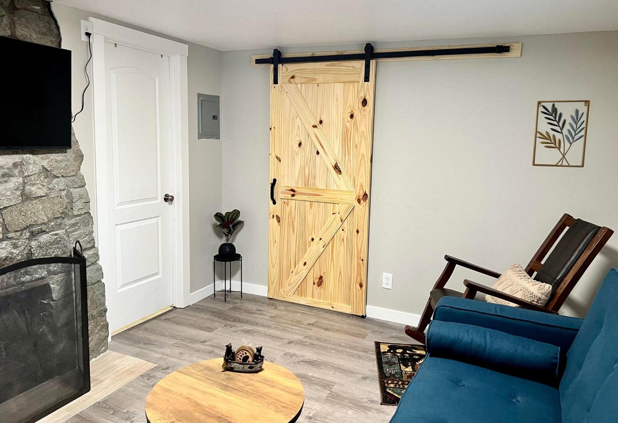 Log House In Heart Of Anchorage Appartement Buitenkant foto